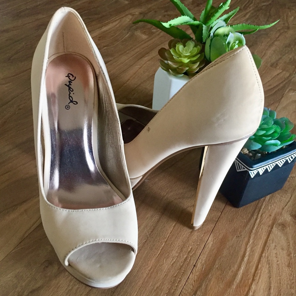 Beige & Gold Platform Pumps